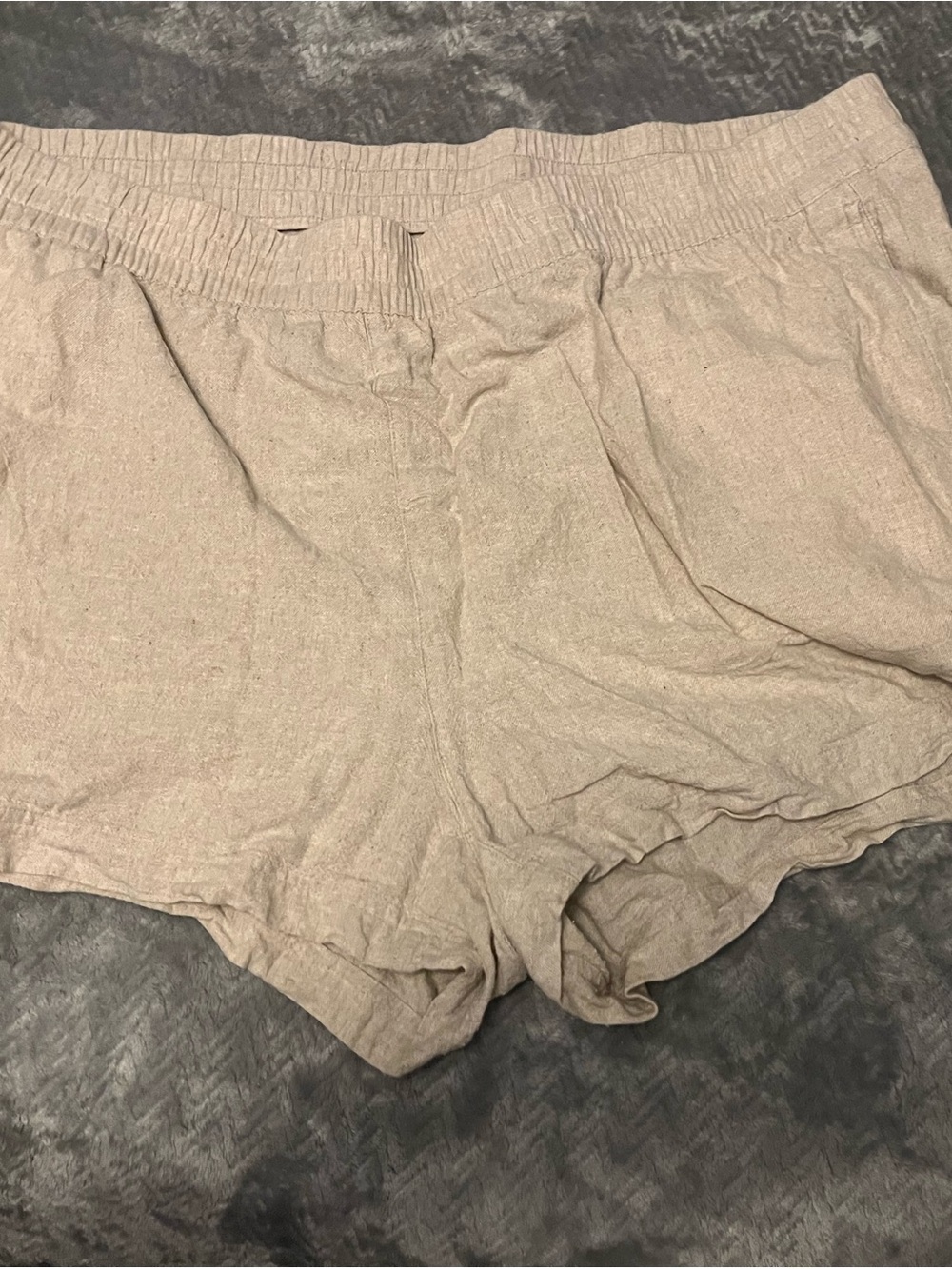 Old Navy High-Waist Elastic Linen Shorts in khaki tan